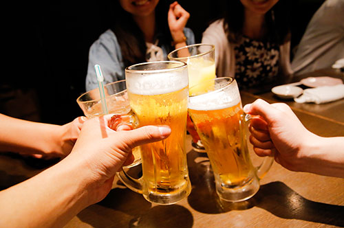 コロナ対策のために社員の飲み会を禁止しても法律上OK？